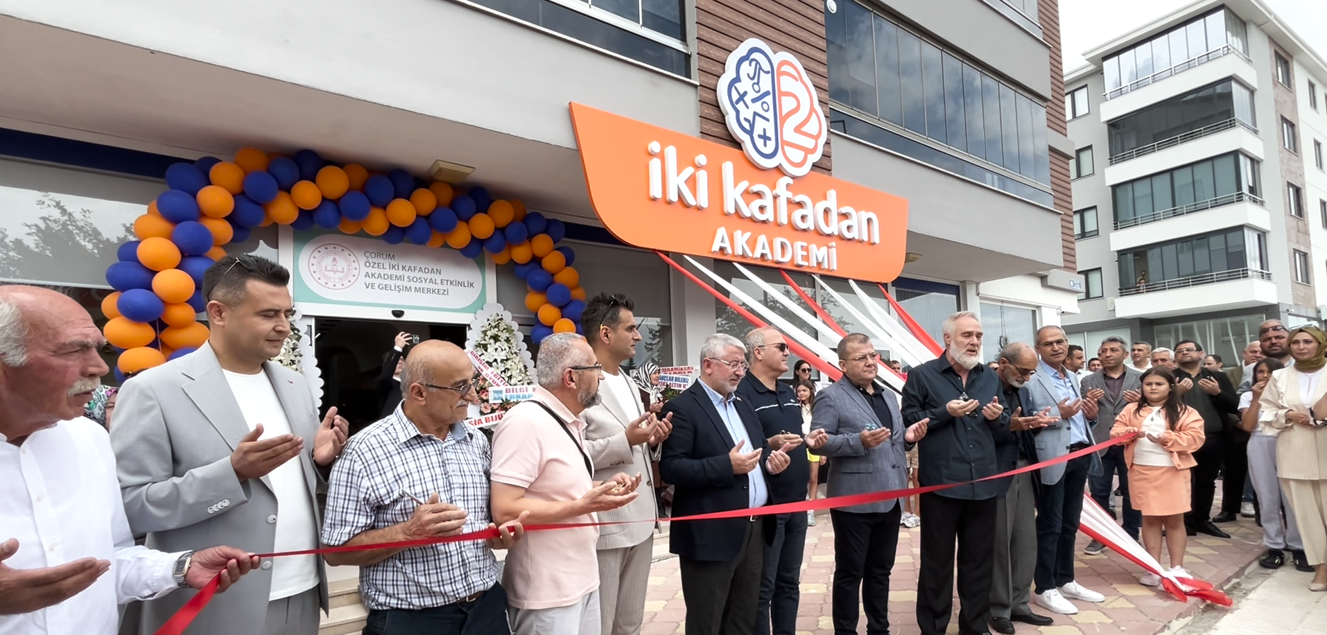 İki Kafadan Akademi - Açılış